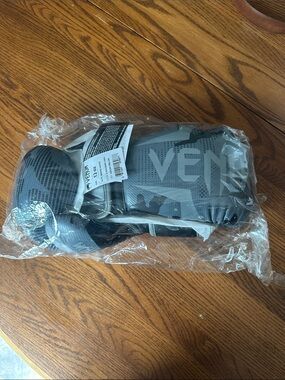 Venum Boxing Gloves 12oz New